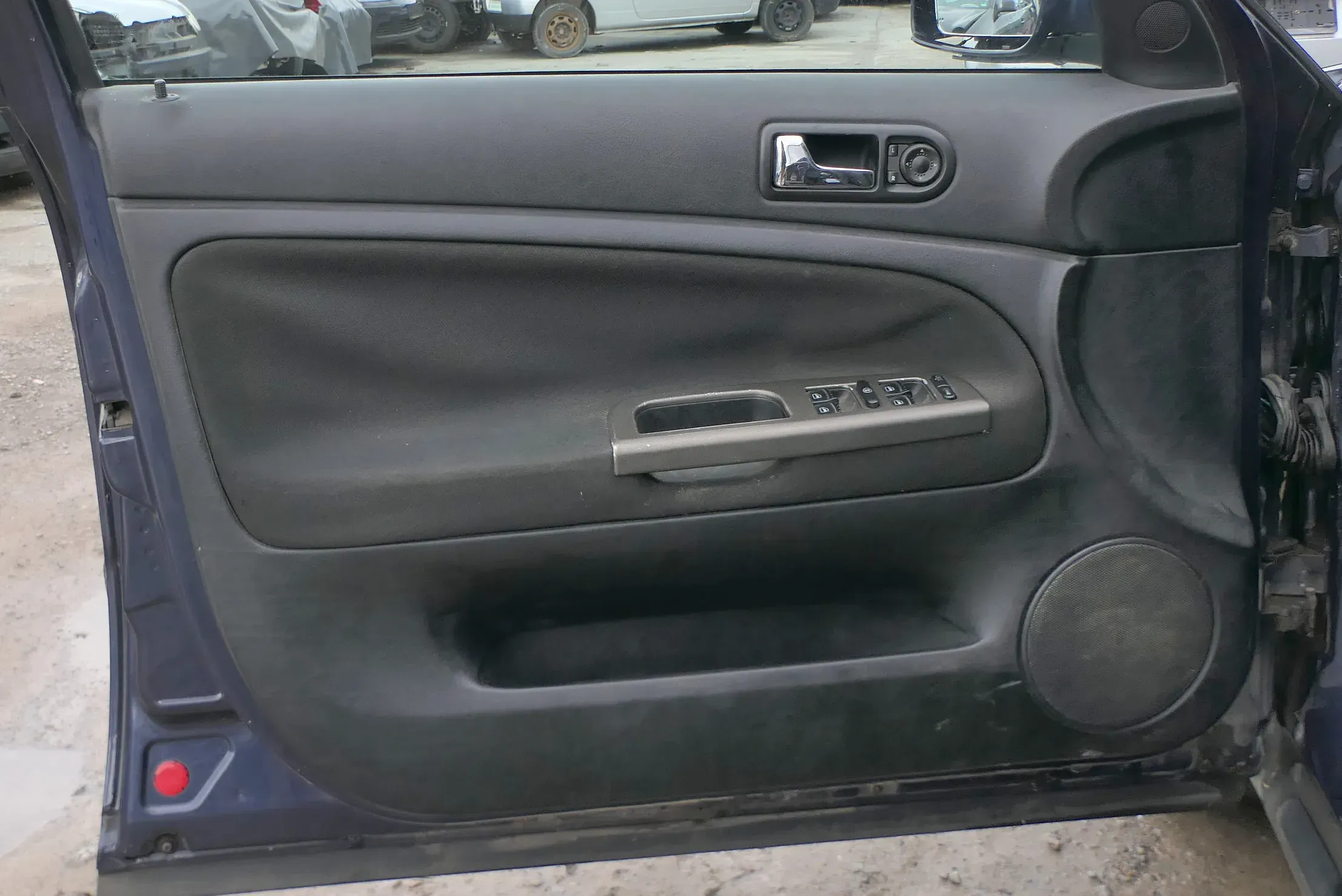 1x Passat 3B Variant Türverkleidung Verkleidung Tür vorne links Griff schwarz - Bild 1