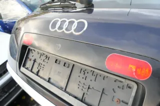 Audi A6 4B Kombi Avant Rücklicht Mitte Rückleuchtenband Blende 4B9945695M - Bild 3