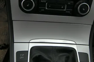 Passat 3C Mittelkonsole Verkleidung Klappe Abdeckung Dekor silber matt chrom Asc - Bild 5