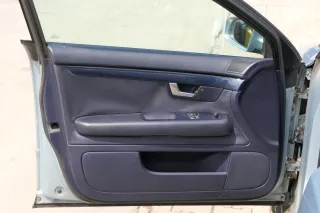 1x A4 8E B6 Türverkleidung Verkleidung Tür vorne links blau maritimblau - Bild 1