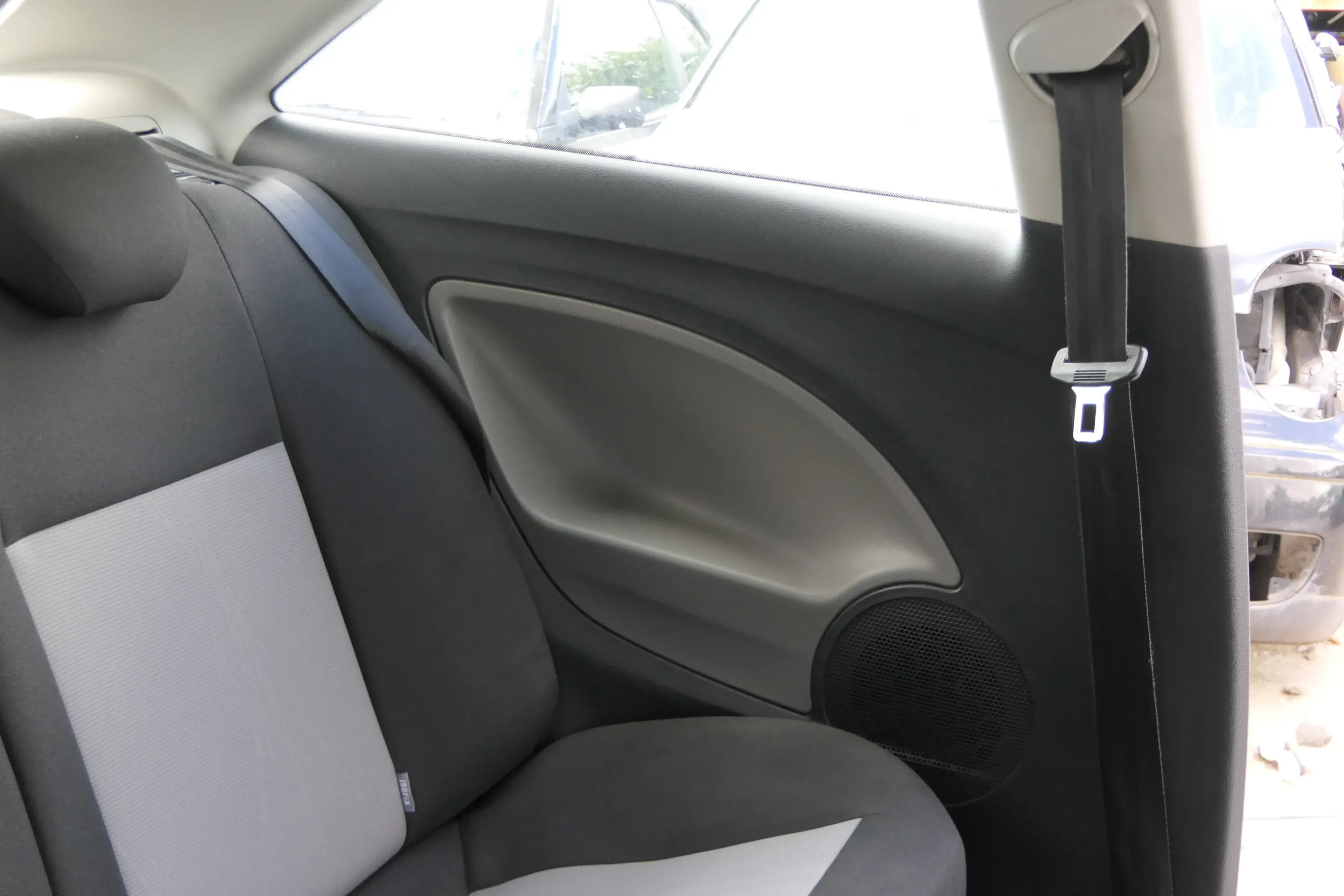Seat Ibiza 6J Verkleidung hinten links 2/3-Türer Seite - schwarz / grau - Bild 1