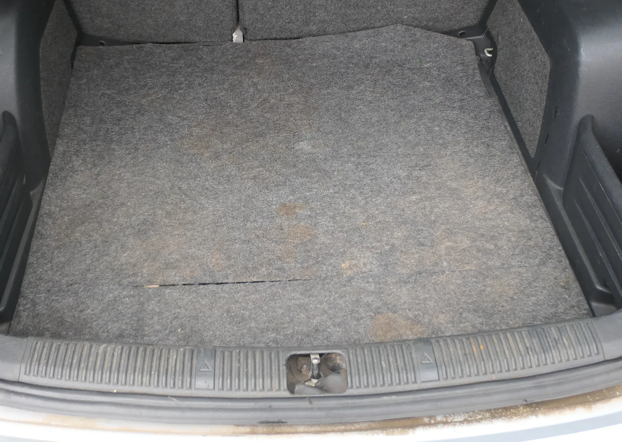 Skoda Fabia 5J Combi Kombi Variant Kofferraumteppich Teppich Kofferraum hinten - Bild 1