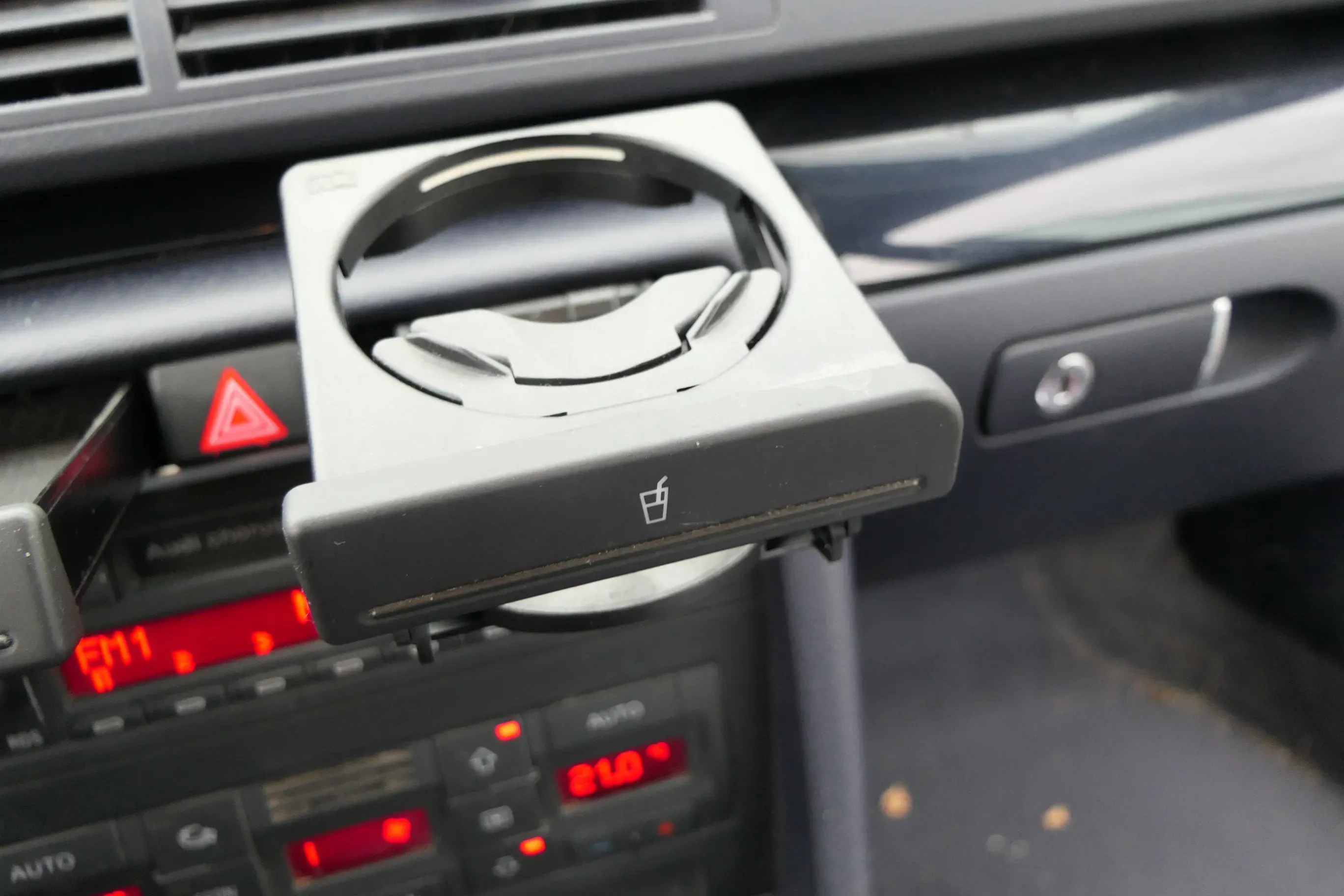Audi A4 8E B6 B7 Becherhalter Dosenhalter Getränkehalter vorne 8E1862534J - Bild 1