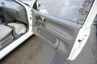 VW Polo 6N Türverkleidung Verkleidung Tür vorne rechts 2/3-Türer grau i - Bild 3