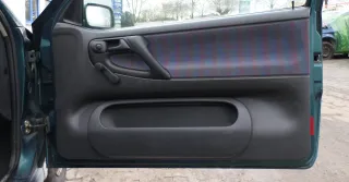 VW Polo 6N Türverkleidung Verkleidung Tür vorne rechts 2/3-Türer lila - Bild 1