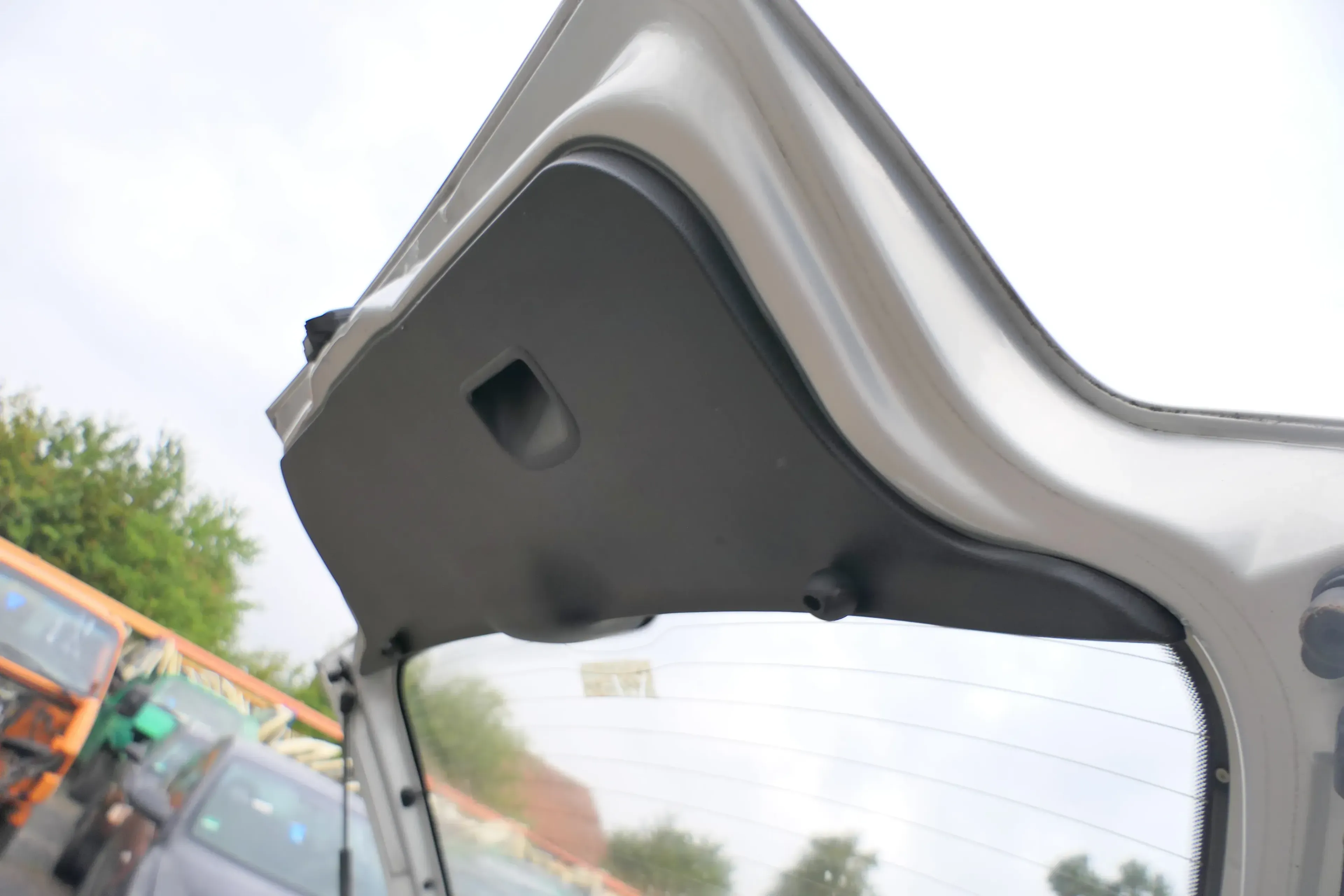 VW Polo 6N 6N1 Verkleidung Heckklappe Heckklappenverkleidung hinten Abdeckung - Bild 1