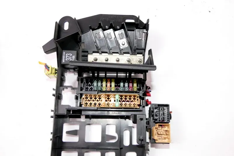Audi A6 4F Sicherungskasten Sicherungsdose Abdeckung Batterie Sicherung - Bild 1