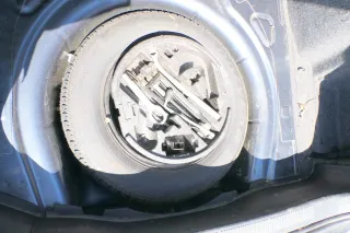 Skoda Octavia Ersatzrad Ersatzreifen mit Werkzeug (Notrad) 15 Zoll 195/65 15 - Bild 1