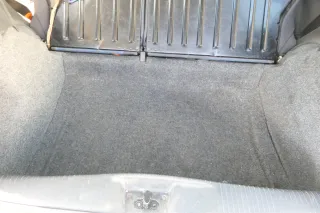 VW Polo 6N Kofferraumteppich Teppich Kofferraum hinten schwarz - Bild 1