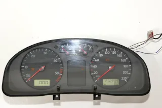 VW Passat 3B Tacho Tachometer Kombiinstrument 272.000km 3b1919880c Diesel TDI - Bild 1
