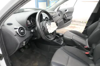 Audi A1 8X Mitteltunnel hinten Verkleidung um Handbremse Konsole schwarz K - Bild 3