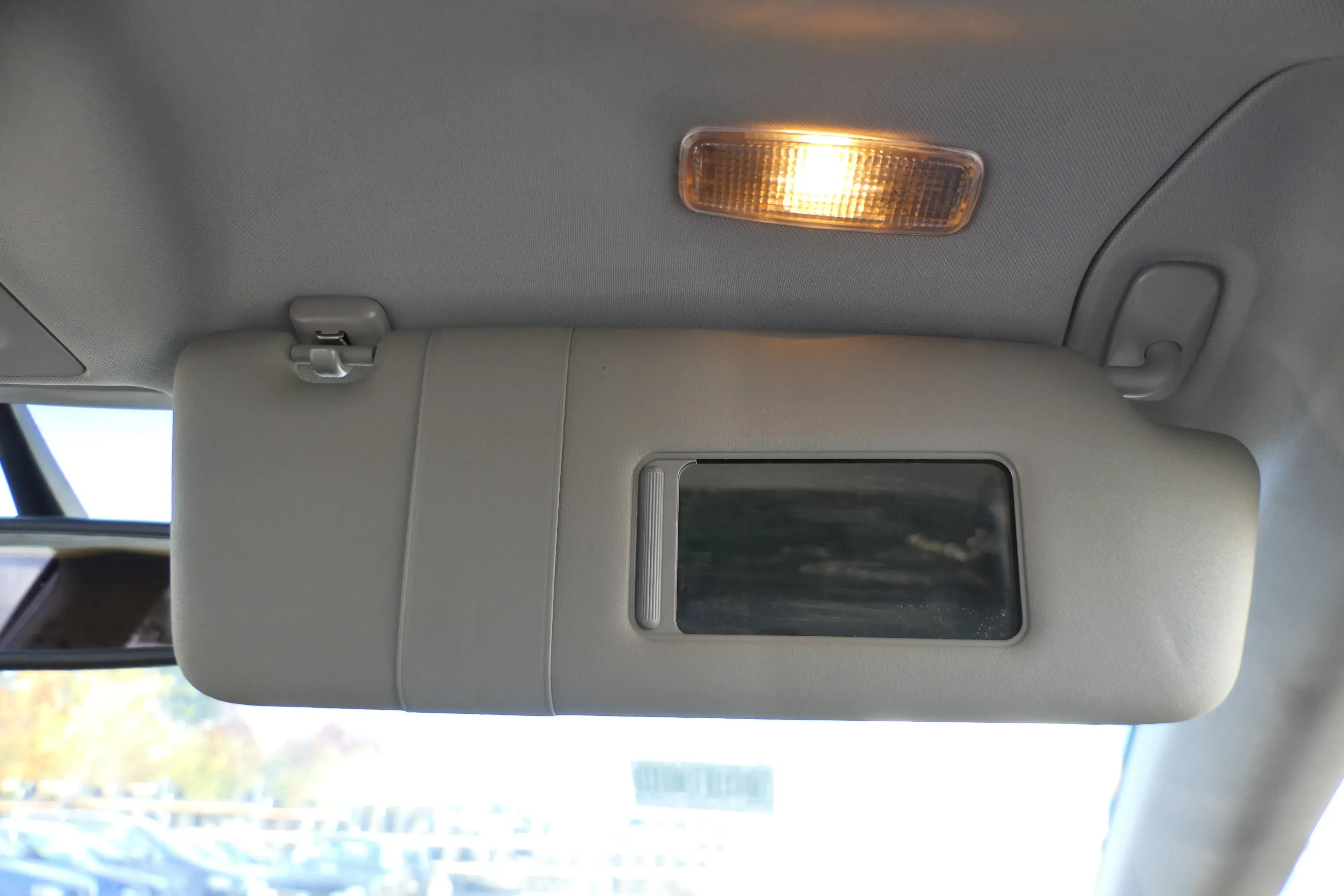 Audi A4 8E B6 Sonnenblenden Sonnenblende grau vorne rechts 8E0857552A platin - Bild 1