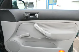 1x VW Golf 4 Bora Türverkleidung Verkleidung Tür vorne rechts grau 4/5-Türer - Bild 2