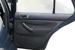 1x VW Golf 4 1J Limousine Türverkleidung Verkleidung Tür hinten rechts schwarz - Bild 1