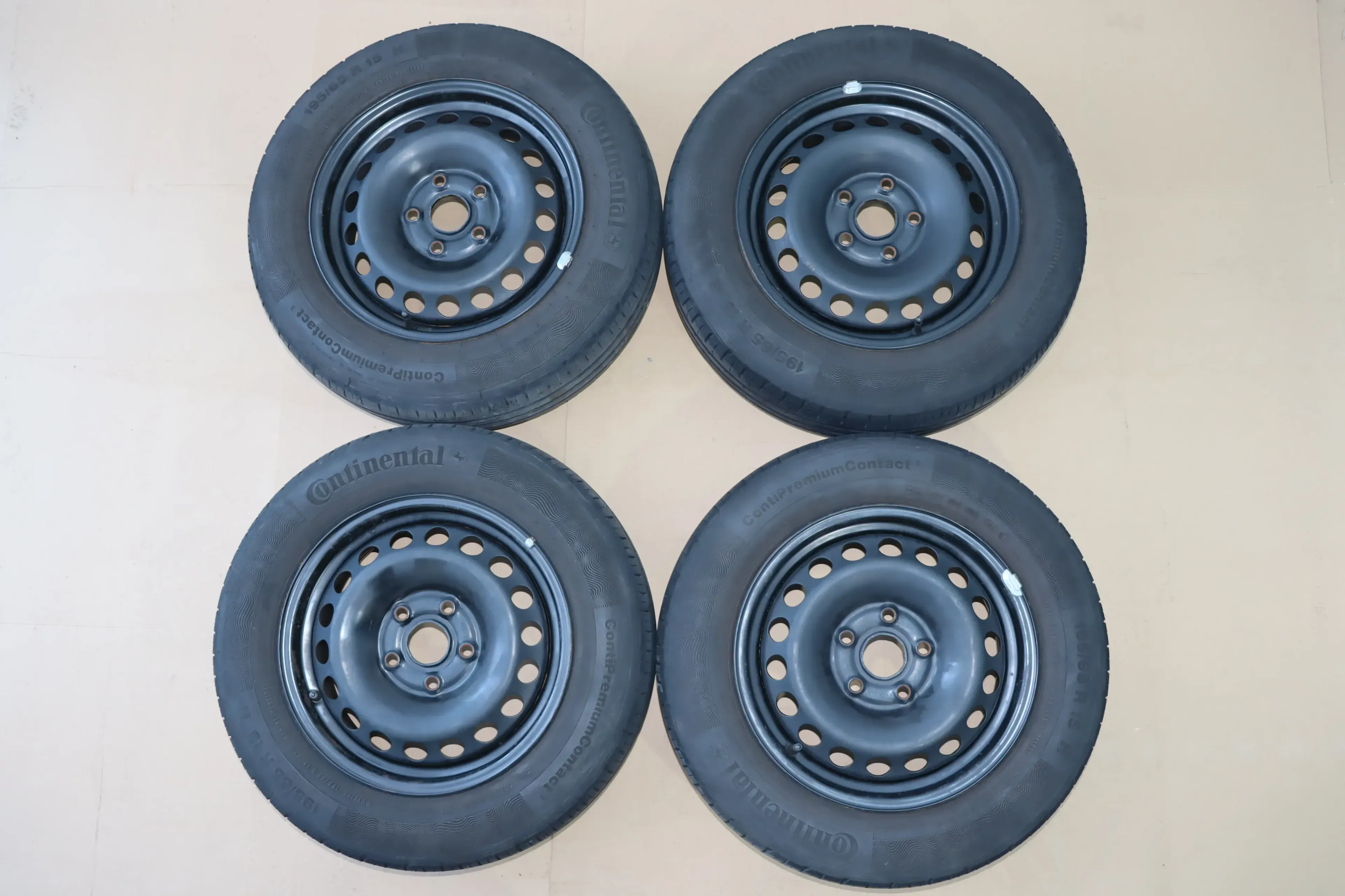 VW Golf Touran Sommerreifen Reifen Felgen 195/65 R15 91H Caddy 4-5mm - Bild 1