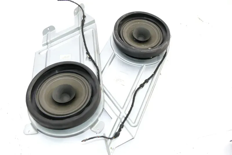 VW New Beetle hinten links + rechts Lautsprecher Halter Halterung Box Boxen - Bild 1