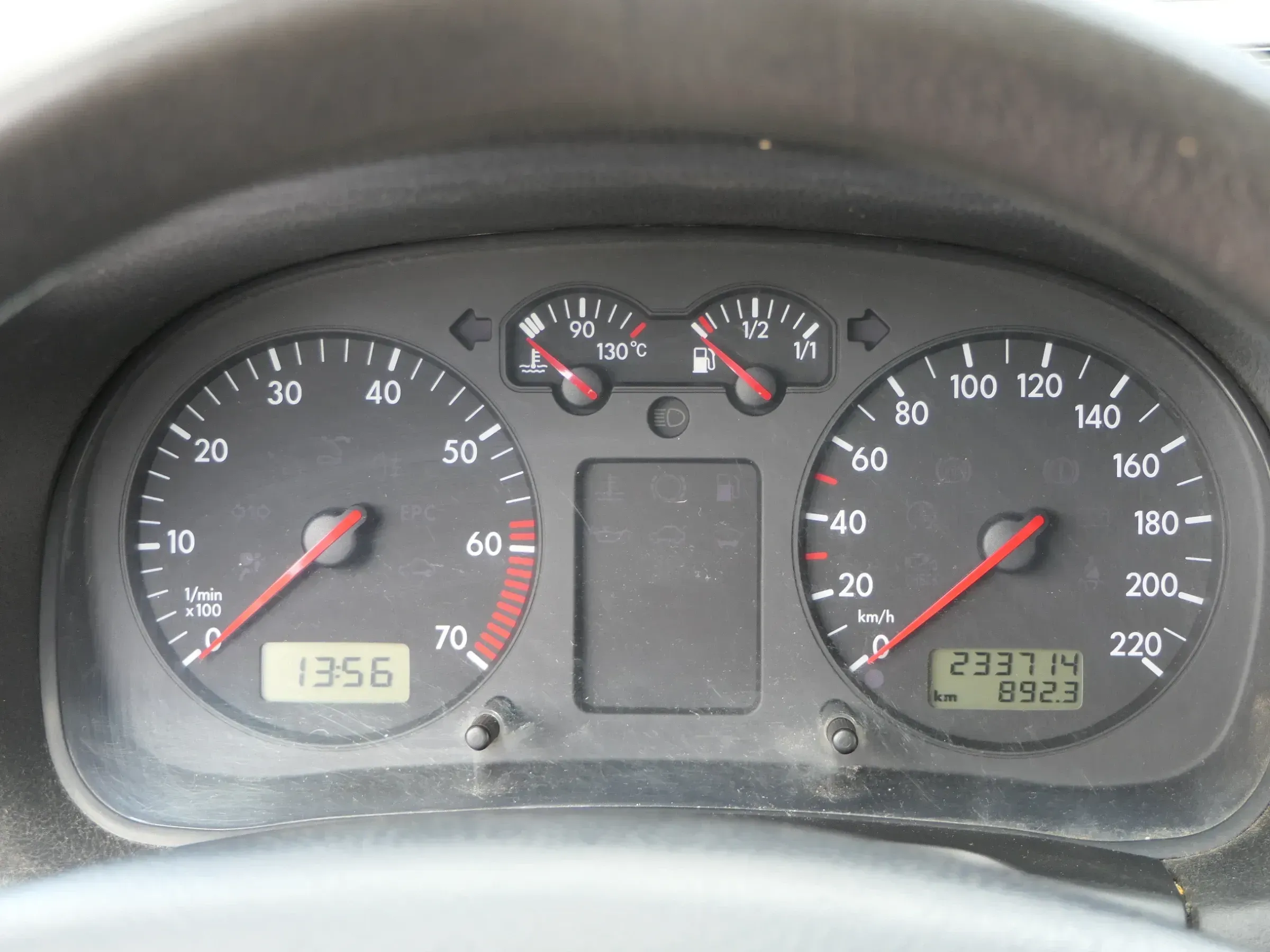 VW Golf 4 Tacho Tachometer Kombiinstrument 233.000km 1J0920802 1,4 16V 75PS 55kw - Bild 1