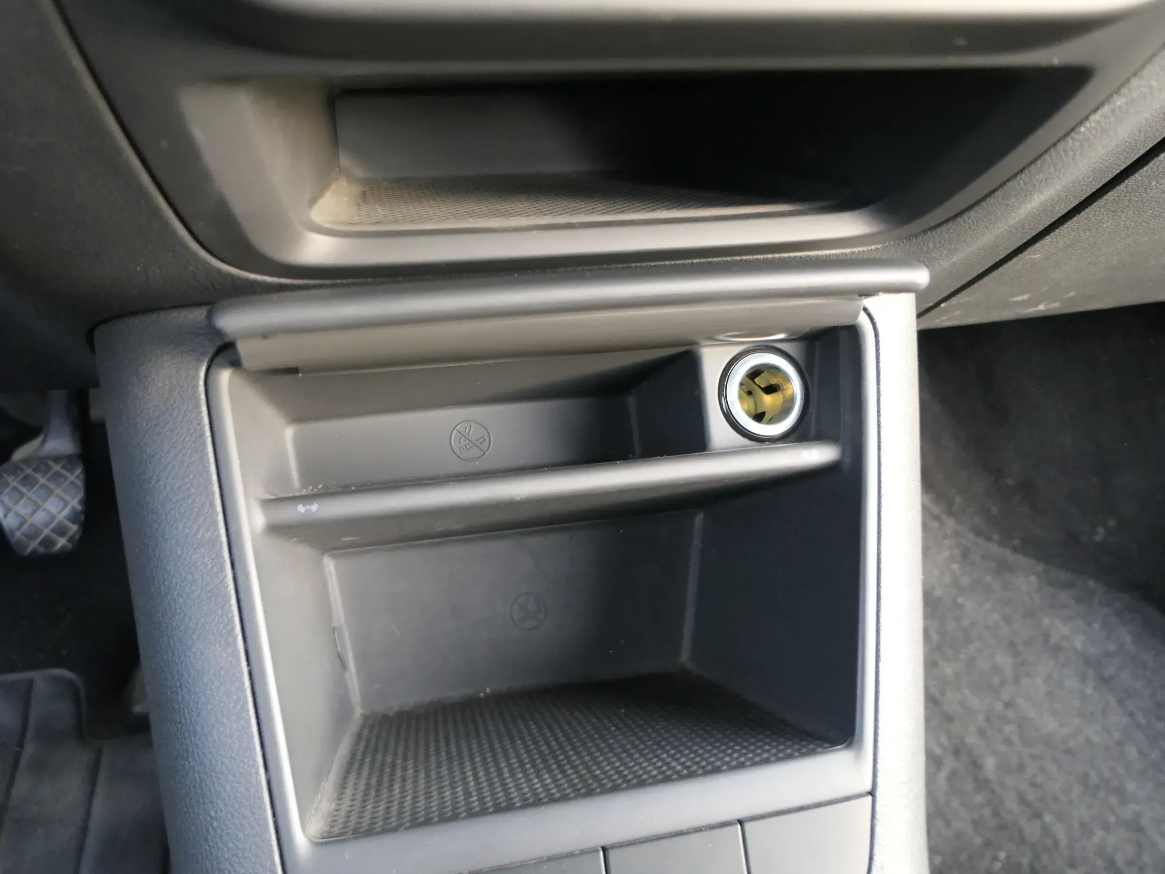 VW Golf Plus 5M Ablagefach Zigarettenanzünder vorne 5M1857961E Fach Abdeckung - Bild 1