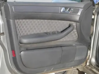 1x A6 4B Türverkleidung Verkleidung Tür vorne links schwarz - Bild 1