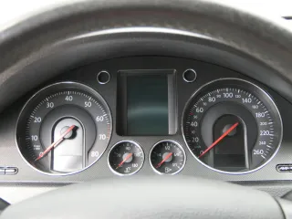 VW Passat 3C Tacho Tachometer 311.000km 3C0920870T Benzin BLF - Bild 1