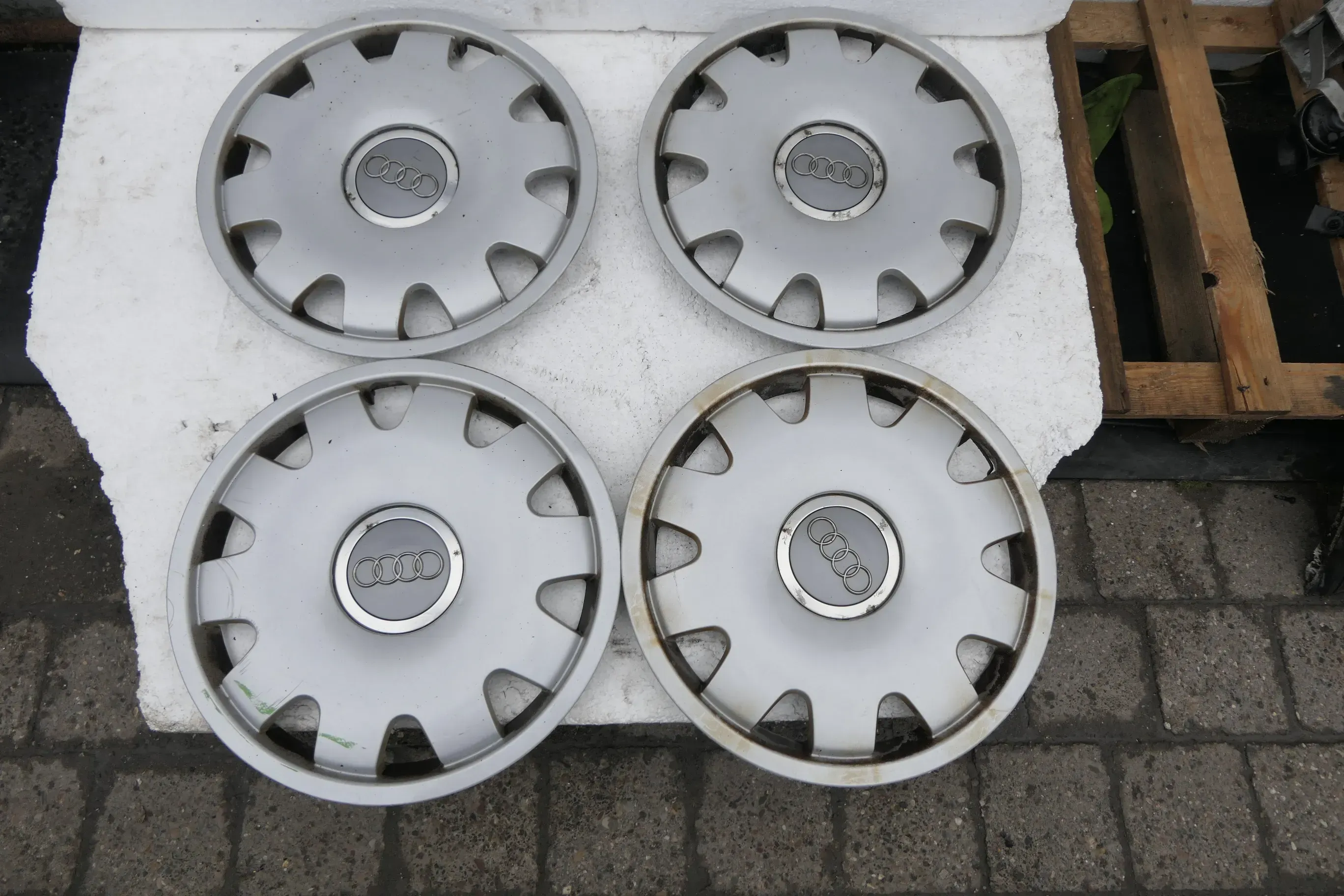4 Stück Original Audi A4 B5 8E B6 B7 Radzierkappe Radkappe 16 Zoll 4B0601147C cd - Bild 1