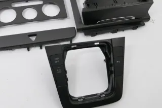 Passat 3C Mittelkonsole Verkleidung um Radio Klappe Abdeckung Dekor schwarz matt - Bild 5