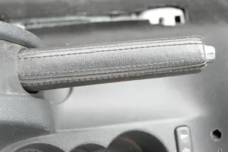 Skoda Octavia 1Z Handbremse Feststellbremse Leder schwarz Handbremshebel - Bild 1