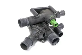 VW Golf 4 Thermostatgehäuse Deckel 06A121111 Abdeckung Kühlwasser APF AVU - Bild 2