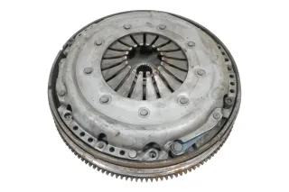 Audi A4 B5 Schwungrad Schwungscheibe Druckplatte AHL ADP 1,6l 74kw Kupplung - Bild 1
