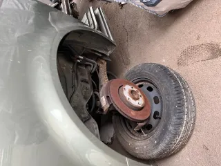VW T5 7H Leitung Kühlwasser Kühlflüssigkeit unterm Auto nach hinten d - Bild 1