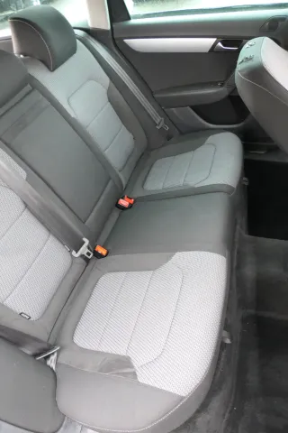VW Passat 3C B7 Kombi Sitz Rückbank Rücksitzbank Sitze Lehne schwarz Ski durchre - Bild 4