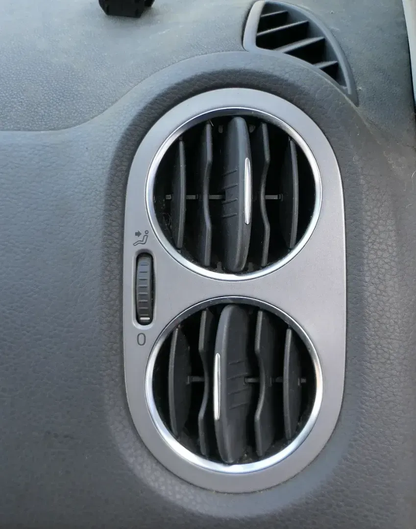 VW Tiguan 5N Lüftungsdüse Düse Lüftung vorne rechts 5N0819704A schwarz / chrom - Bild 1
