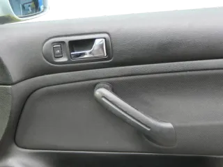 1x Golf 4 Bora Türverkleidung Verkleidung Tür vorne rechts 4/5-Türer schwarz - Bild 3