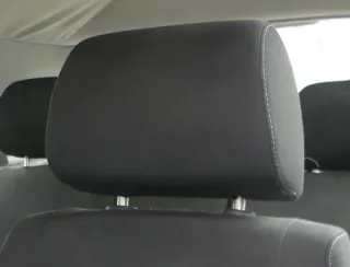 1x Golf 4 Bora Passat 3B 3BG Kopfstütze vorne vorn schwarz weiße Nähte - Bild 1