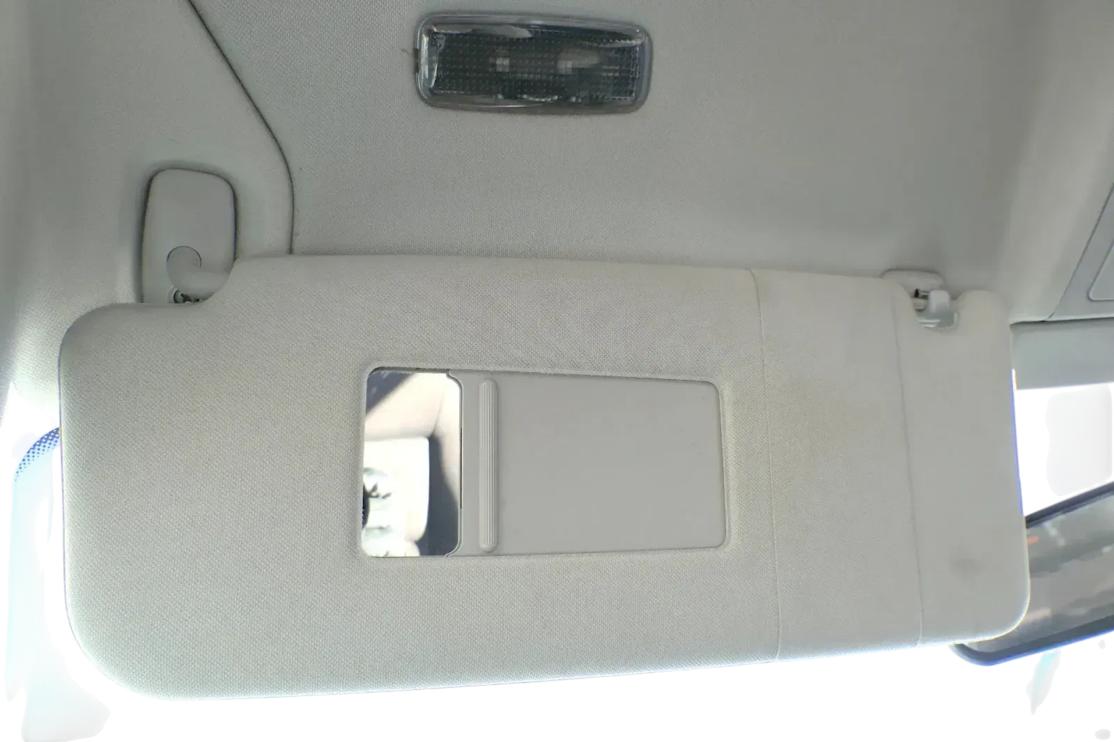 Audi A6 4B Sonnenblenden Sonnenblende links vorne grau silber - Bild 1