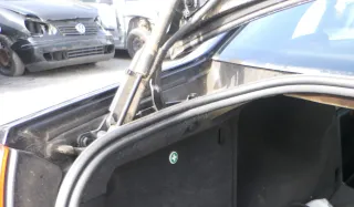 2x Passat 3B Limousine Dämpfer Heckklappe hinten links rechts Scharnier schwarz - Bild 1