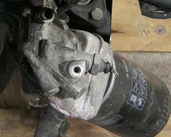 VW Audi Passat 3B Ölkühler Halter Ölfilterflansch 058115405C AEB APU ANB - Bild 1