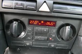 Audi A3 8P Steuergerät Klimaanlage Klimabedienteil 8P0820043AE Climatronic - Bild 1