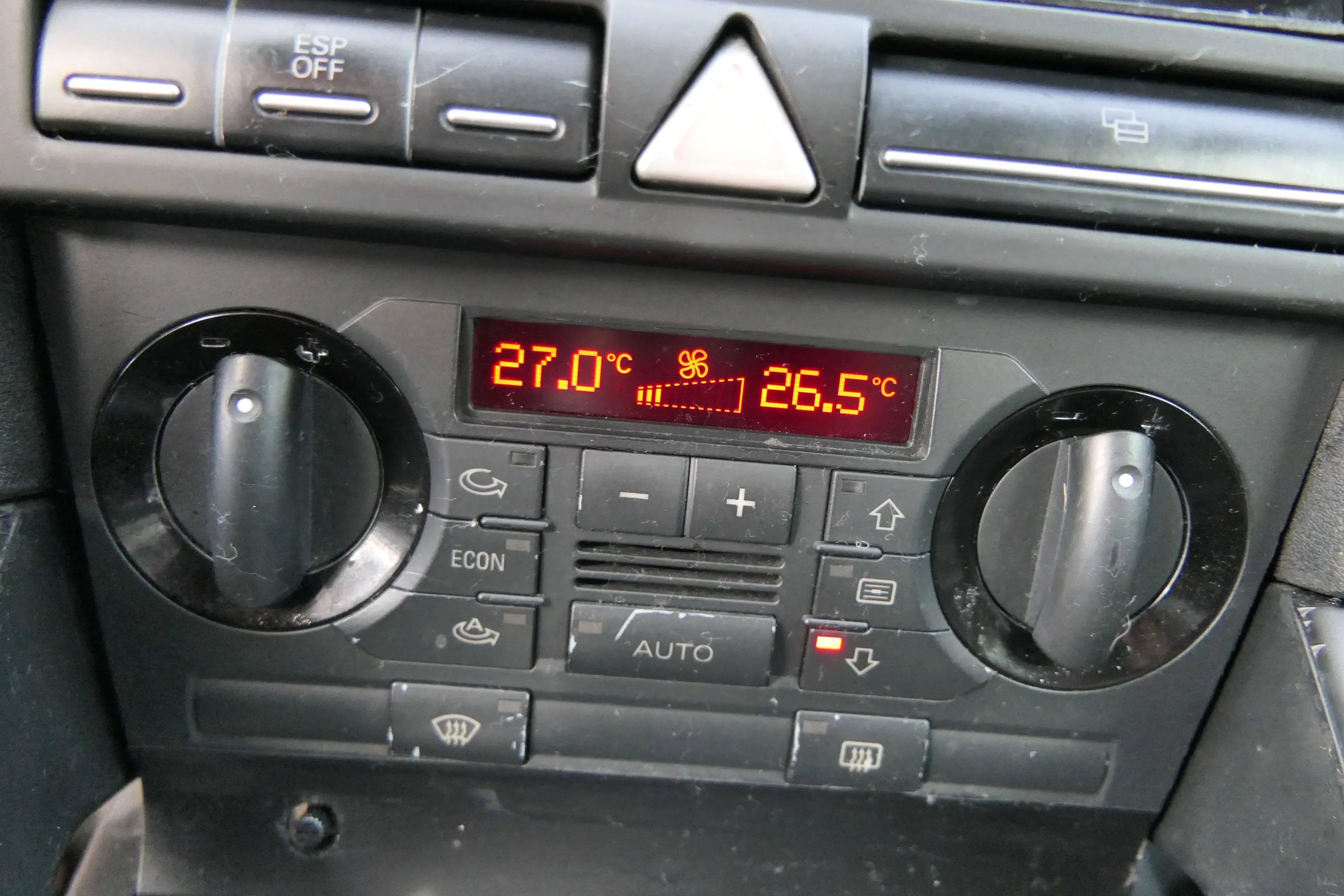 Audi A3 8P Steuergerät Klimaanlage Klimabedienteil 8P0820043AE Climatronic - Bild 1