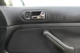 1x VW Golf 4 Türverkleidung Verkleidung Tür vorne rechts schwarz 2/3-Türer - Bild 2