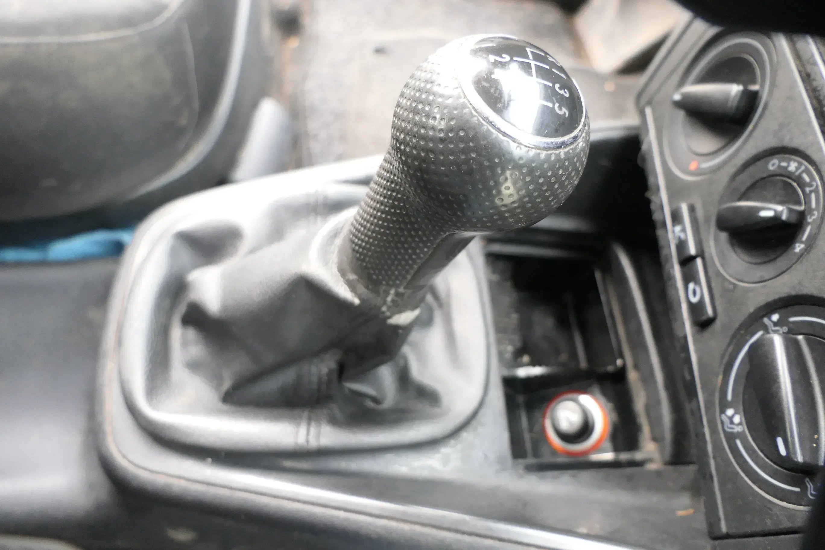 VW Golf 4 Bora Schaltknauf Schaltsack Schaltung Schaltknüppel schwarz 5-Gang - Bild 1