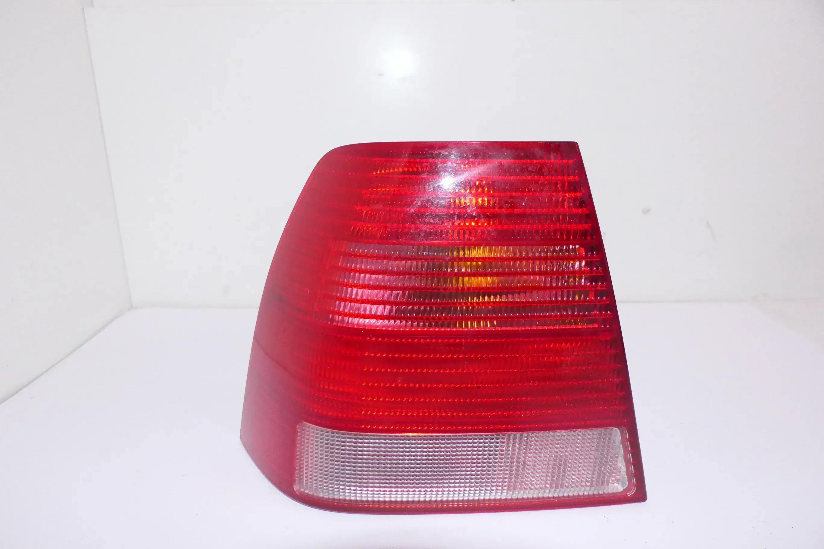 VW Bora Limousine Rücklicht Rückleuchte original hinten links 1J5945111AA 1J2 - Bild 1