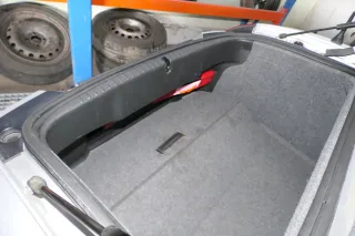 TT 8N Ladekante Abdeckung Verkleidung Schloßträger 8N0863471B - Bild 3
