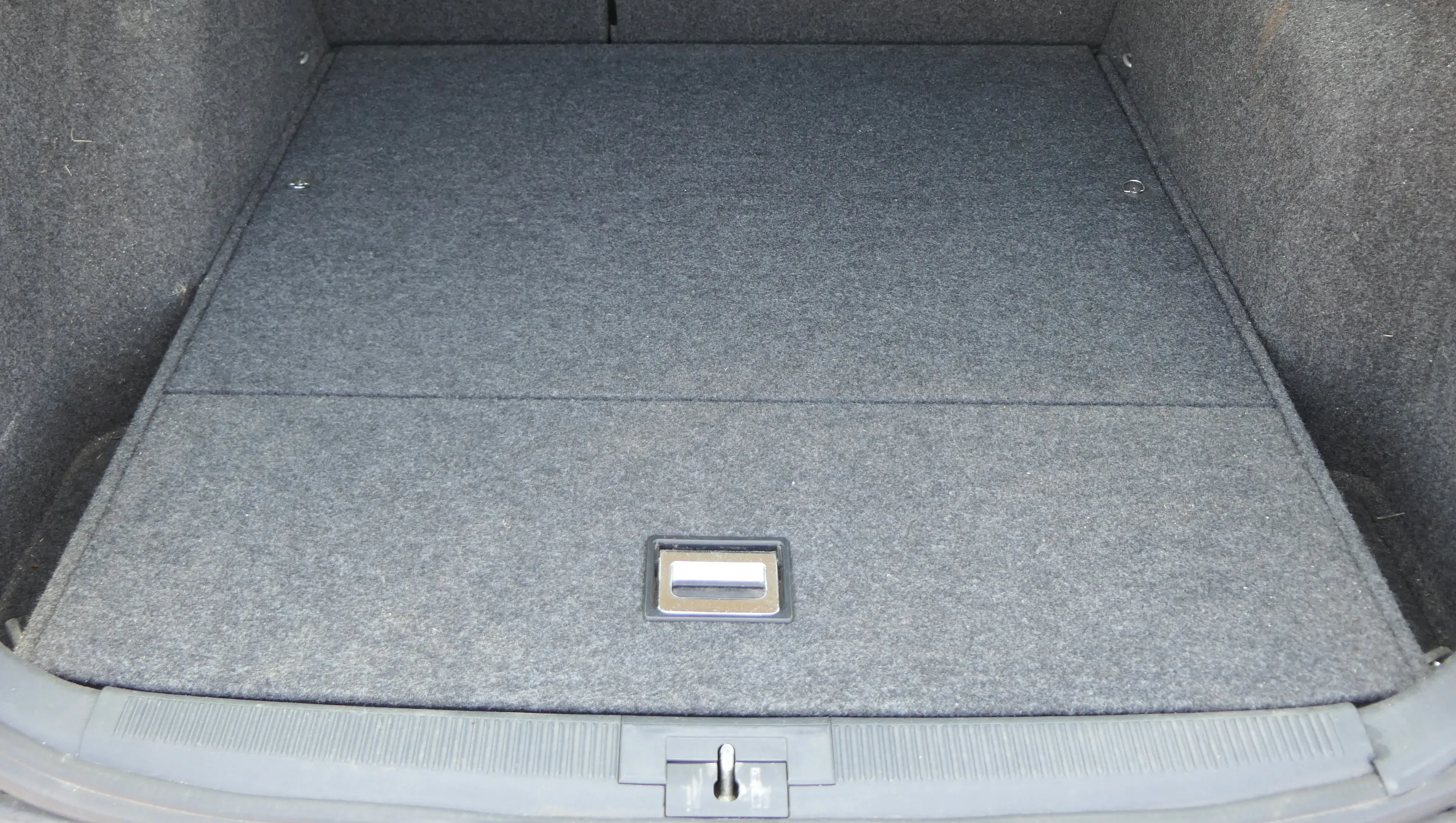 Skoda Octavia 1U Combi Kofferraumteppich Teppich Ladeboden Boden - Bild 1