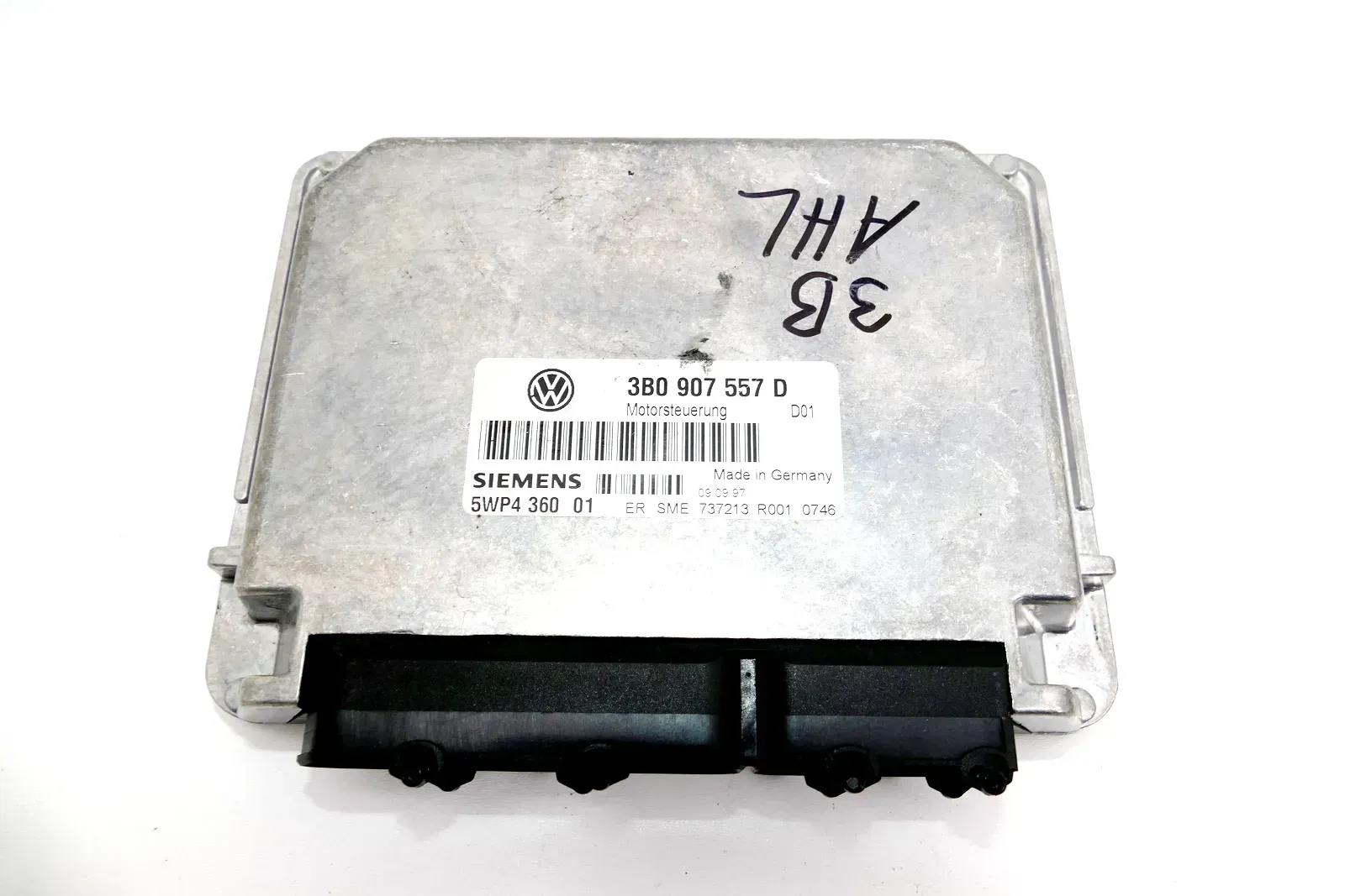 VW Passat 3B Steuergerät 1,6l 74kw 101PS AHL Motor 3B0907557 3B0907557D - Bild 1