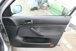 1x Golf 4 Bora Türverkleidung Verkleidung Tür vorne rechts 4/5-Türer Griff - Bild 3