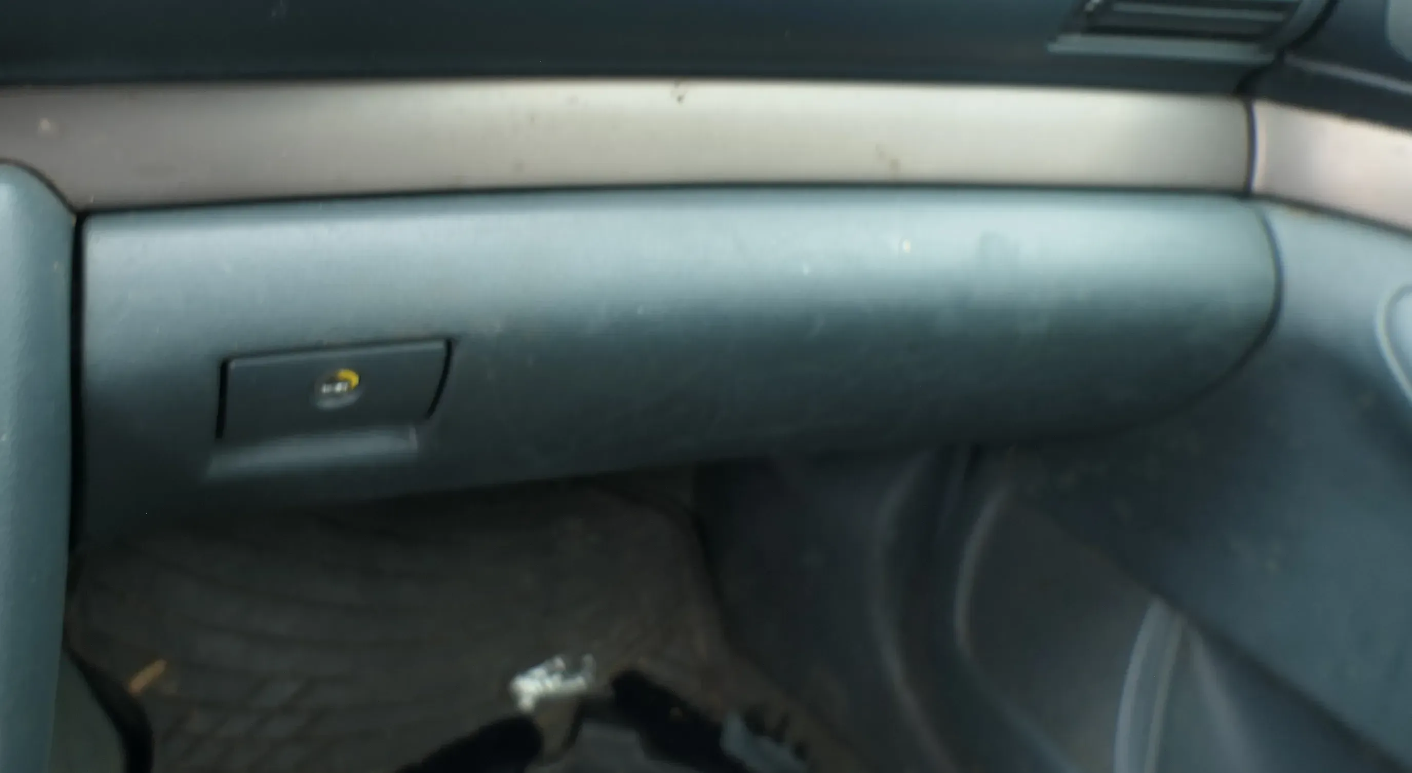Audi A4 B5 Handschuhfach schwarz Handschuhfachdeckel Deckel Klappe - LAGOS grün - Bild 1