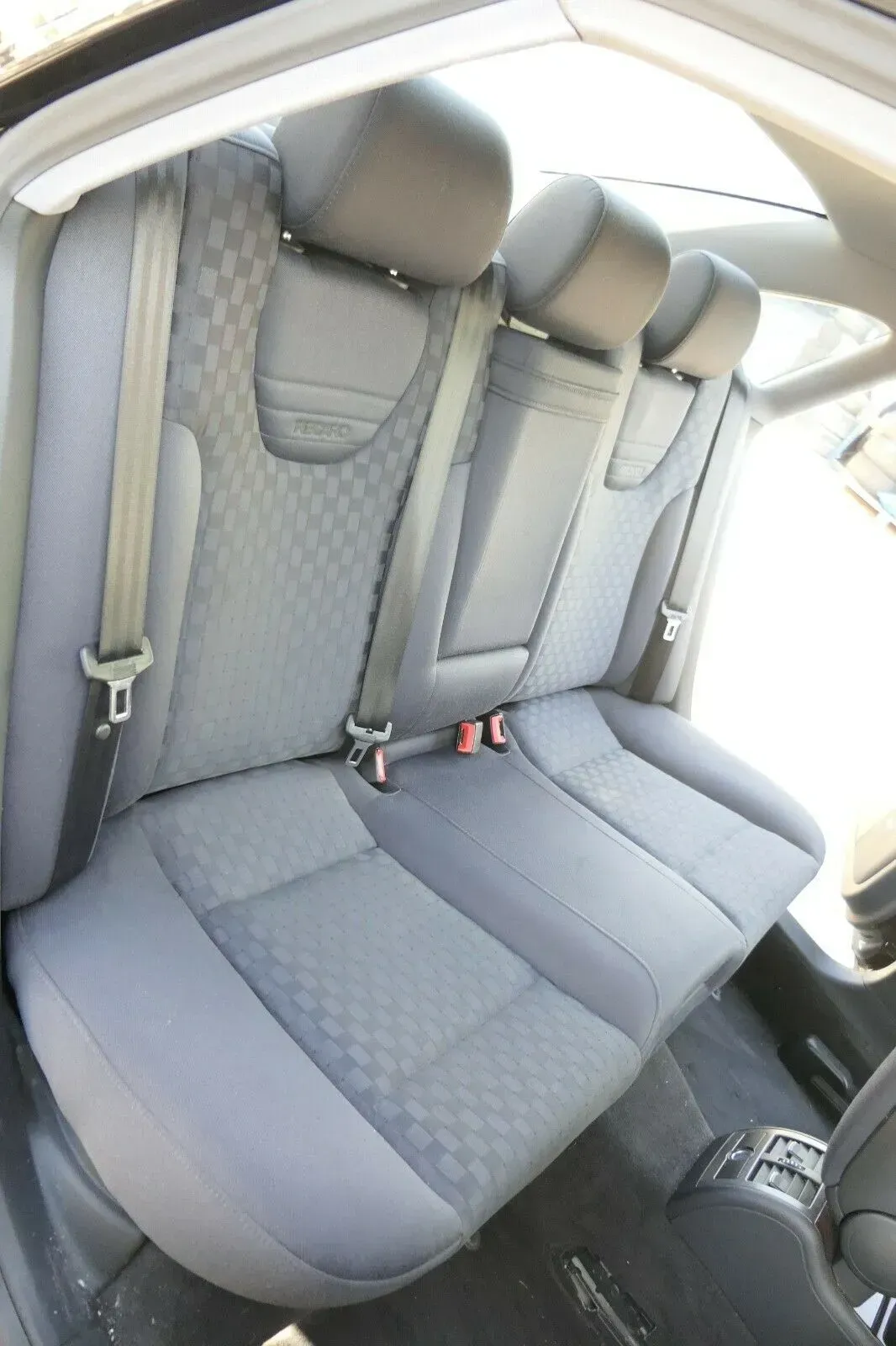 Audi A6 4B Limousine Rückbank Rücksitzbank Sitz Rücksitz 3Punkt Recaro - Bild 1
