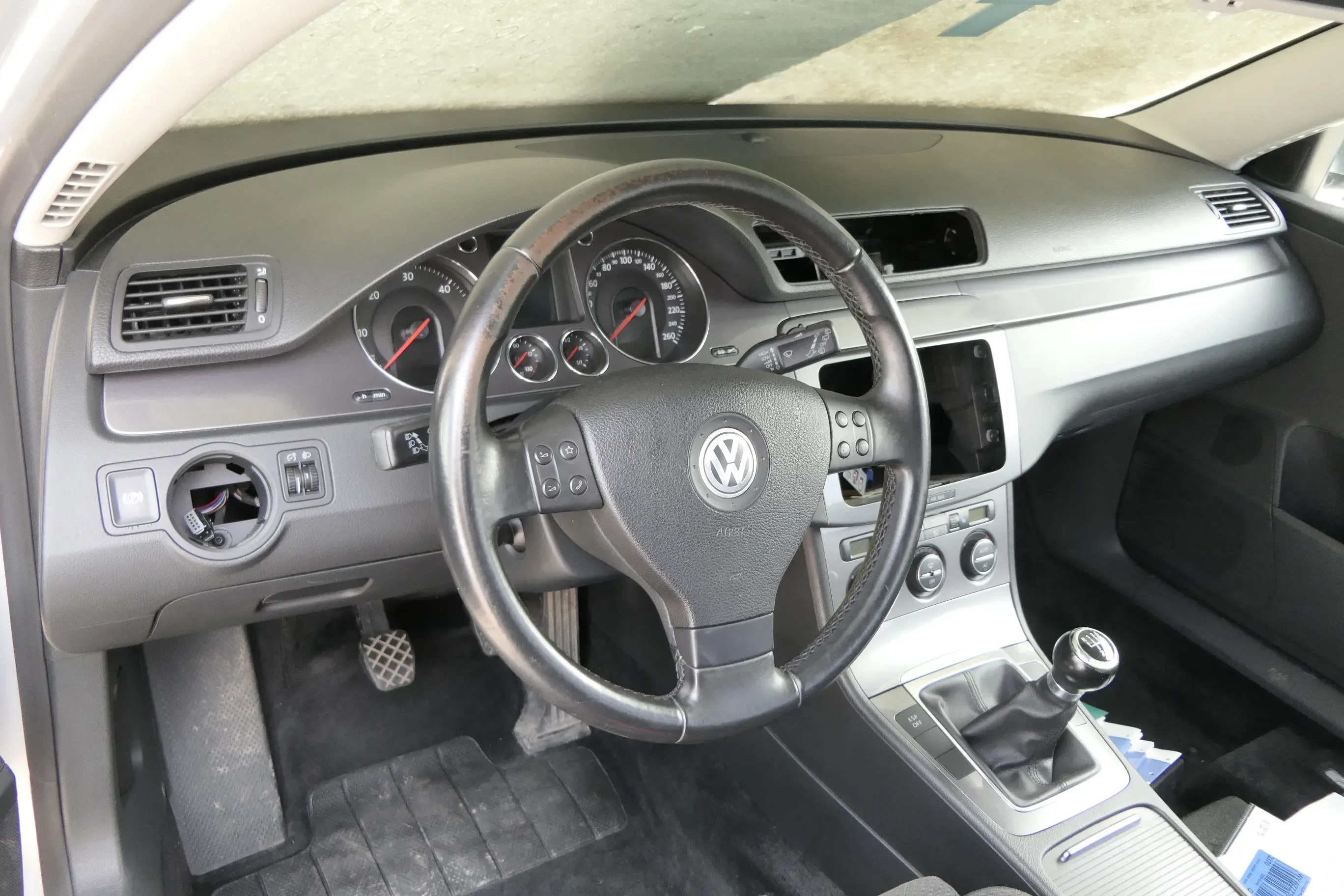 Passat 3C CC Mittelkonsole Verkleidung Radio Klappe Abdeckung Dekor dark rhodium - Bild 1
