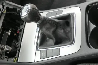 Passat 3C Mittelkonsole Verkleidung Radio Klappe Abdeckung Dekor silber/schwarz - Bild 2